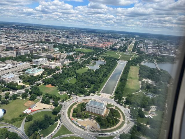 EdwardBolen's tweet photo. Soul-stirring sight of the Washington Monument from Lear 35. God Bless America 🇺🇸 @flywithaopa #dcflyover https://t.co/JR8q5ZQoZB
