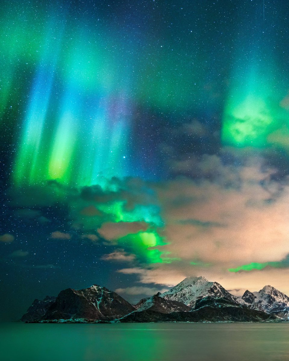 autpops's tweet image. If you’re hoping to capture the aurora tonight, I wrote a step-by-step guide on my blog (link below)! Happy shooting! 💚