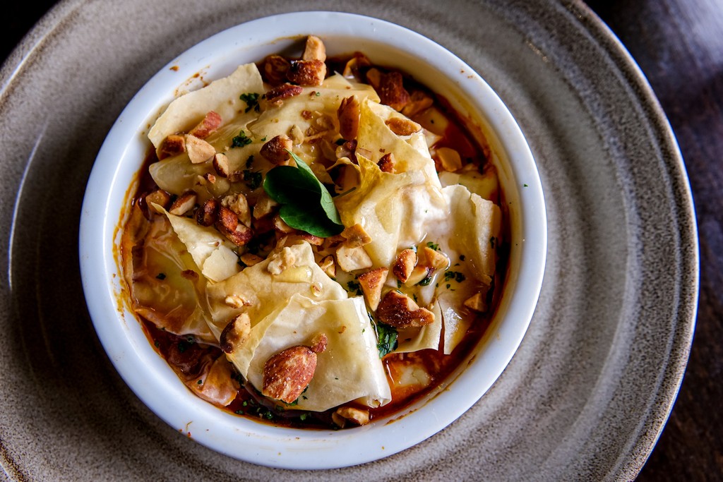 Baked feta, sun blushed tomato sauce, chilli, crispy filo, crushed smoked almonds and honey 🤩

Available from our Lounge Bar menu, book your table 👉️ moathouse.co.uk/staffordshire-…

#MoatHouseActonTrussell #Stafford