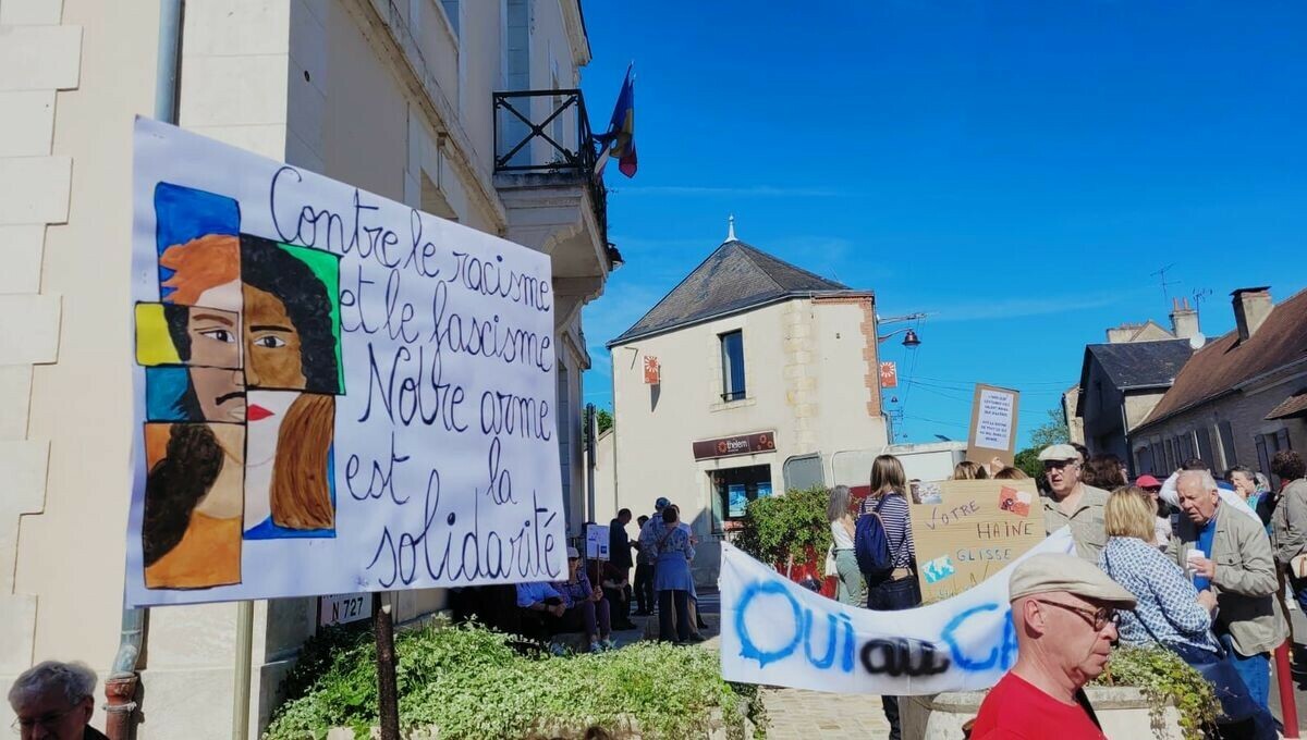 200 personnes réunies dans l'Indre : le projet de centre d'accueil pour demandeurs d'asile divise encore à Bélâbre ➡️ l.francebleu.fr/H3vP