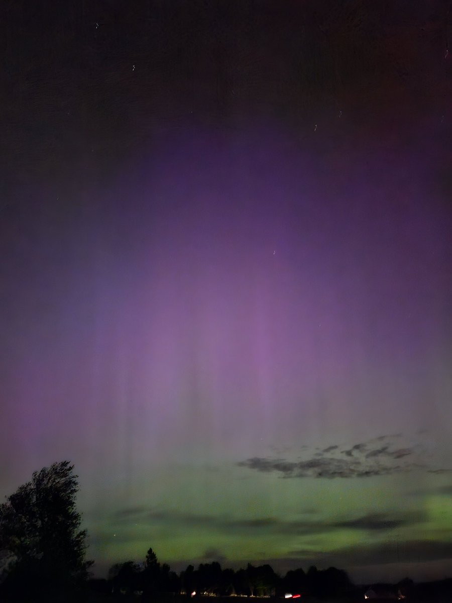 tothins's tweet photo. Glad I finally got to see these! #northenlights https://t.co/iqkWEs9d4m