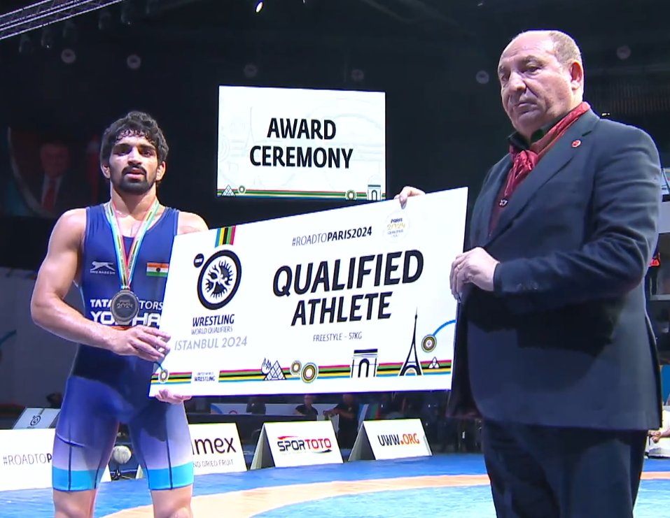 AMAN SEHRAWAT HAS DONE IT 💥💥 He breaks the deadlock for Indian male wrestlers, becoming the first to qualify for #Paris2024 with a 12-2 win over DPR Korea's Han. #WrestleIstanbul