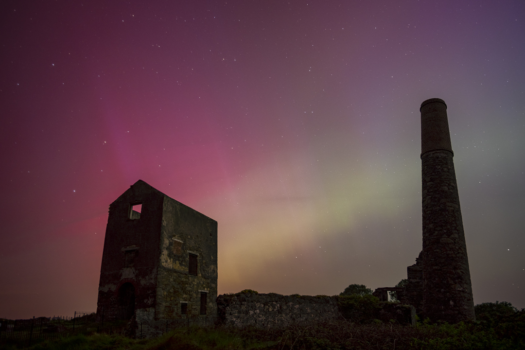 Northern Lights over Tankardstown. 

#aurora #northernlights #ireland #waterford #coppercoast