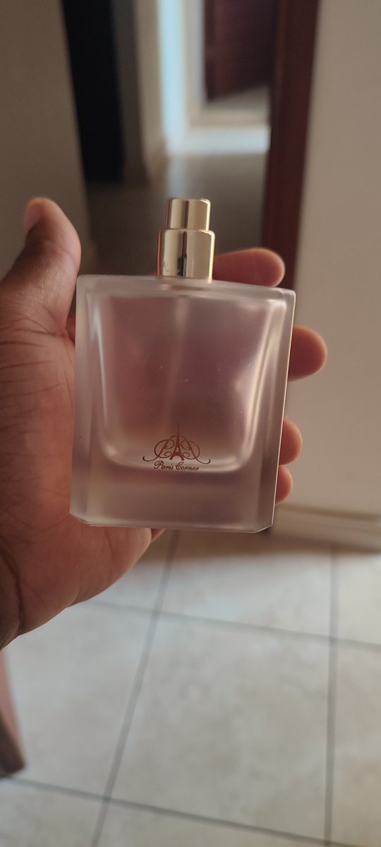 #SOTD A masterclass on leather. Back when Paris Corner had the cursive logo, they iterated Tom Ford's Tuscan Leather. One spray is enough. It's atomic.