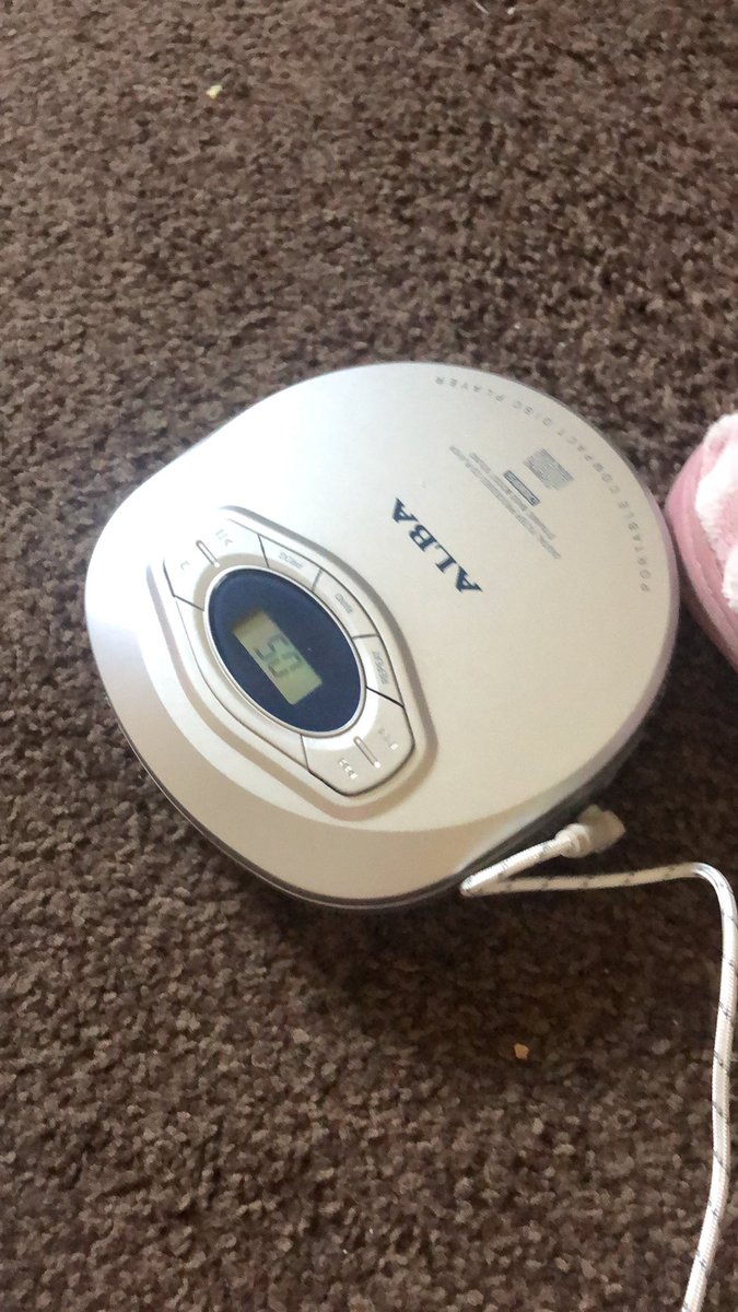 laufey on the new discman ohoho i am having such a great time