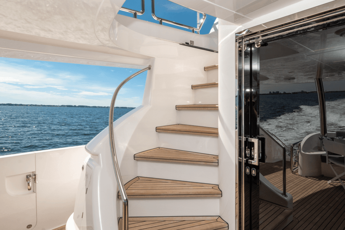 2022 Horizon E90 M/Y - $6,999,883 She boasts a 4 stateroom layout with en-suite heads in each. The master stateroom and en-suite master head are full beam providing a spacious retreat for its owners. 📱 bit.ly/4byP051