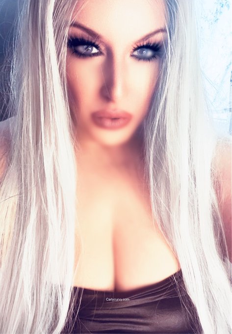 Saturday look 💋 https://t.co/3SNM7pbTRj