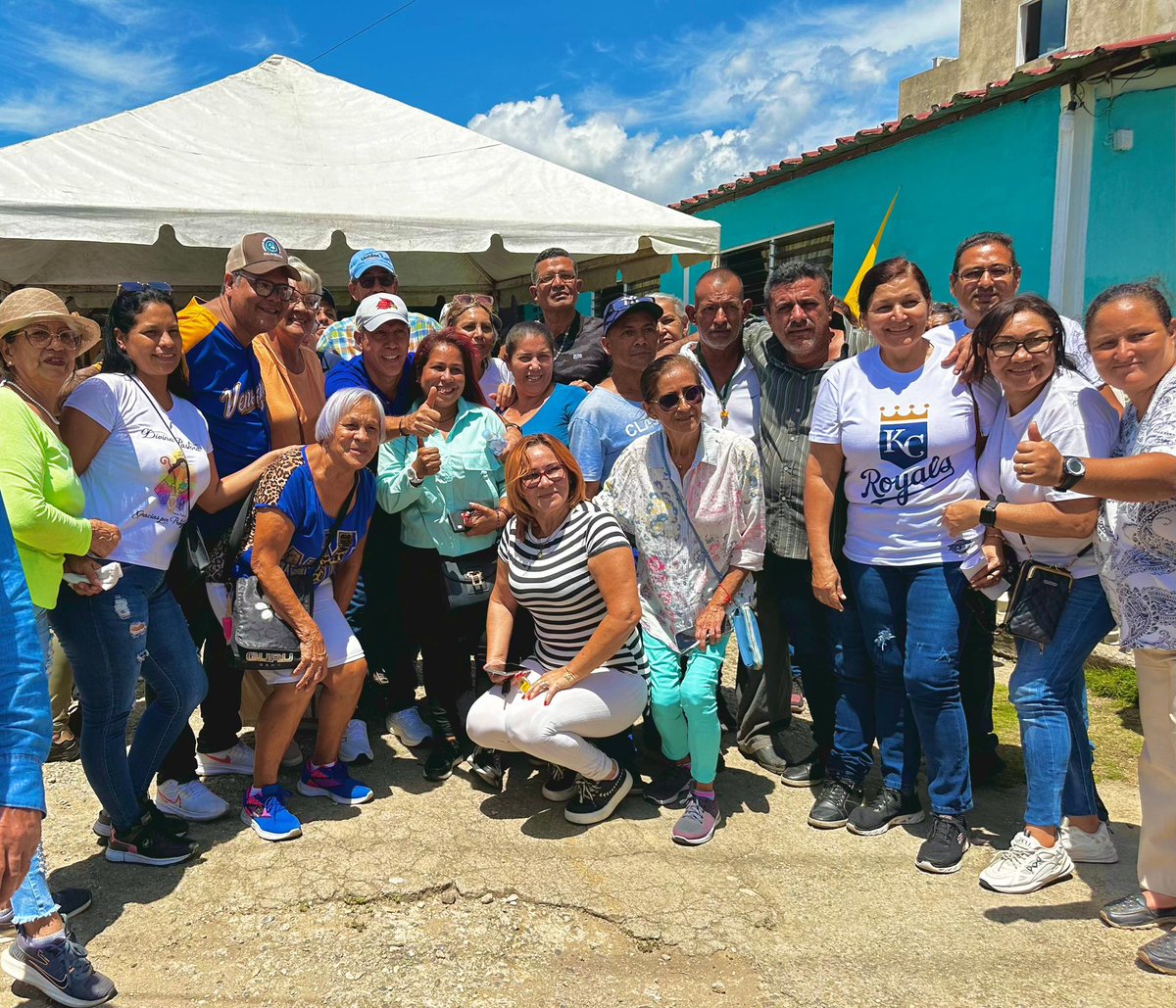 HenriFalconLara's tweet photo. 𝐔𝐍𝐈𝐃𝐎𝐒 por el cambio de gobierno que reclama Venezuela 🇻🇪 Hoy desde 📍Cabudare, en Asamblea de Guardianes del Voto con nuestra gente y los factores democráticos de la UNIDAD en #Lara 

#11May https://t.co/NU6p95aFcI