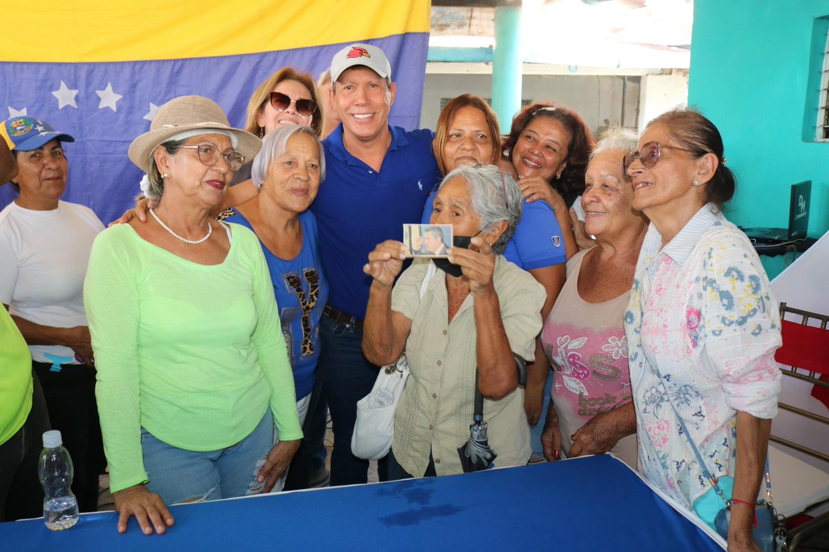 HenriFalconLara's tweet photo. 𝐔𝐍𝐈𝐃𝐎𝐒 por el cambio de gobierno que reclama Venezuela 🇻🇪 Hoy desde 📍Cabudare, en Asamblea de Guardianes del Voto con nuestra gente y los factores democráticos de la UNIDAD en #Lara 

#11May https://t.co/NU6p95aFcI