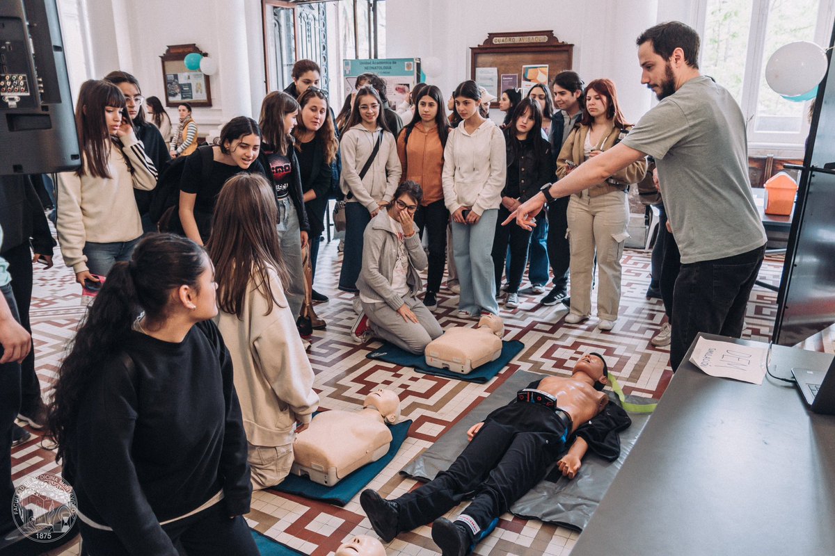 fmedoficial's tweet photo. Este 11 de mayo una vez más la Facultad de Medicina se suma bajo el lema “Podés salvar la vida a alguien. Capacitate en Resucitación Cardíaca Básica”, para concientizar en la importancia de capacitarse en maniobras de RCP, uso del DEA y cuidar nuestra salud Cardiovascular. https://t.co/iwiqhGYIwU