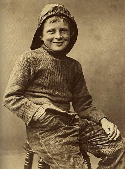 Portrait of a smiling young boy, 134 years ago. The most interesting photos ever taken: historydefined.net/must-see-photo…