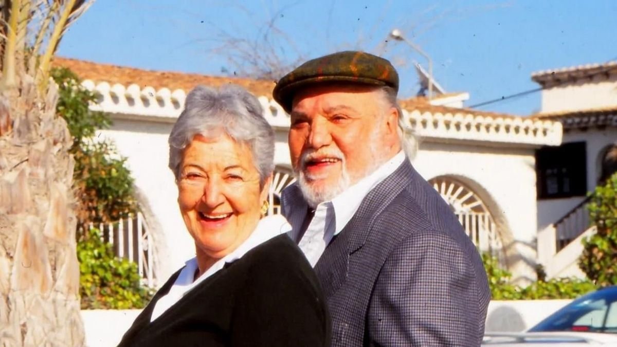 AlpedreteQuinis's tweet photo. Buenas tardes. Mi perfil en "X" es de quinielas pero si me disculpáis me gustaría escribir este pequeño mensaje a favor de NO cambiar el nombre de la plaza de Paco Rabal y la casa de la cultura  Asunción Balaguer de mi pueblo, Alpedrete. Milana Bonita!!!! https://t.co/OepDN5t2LW