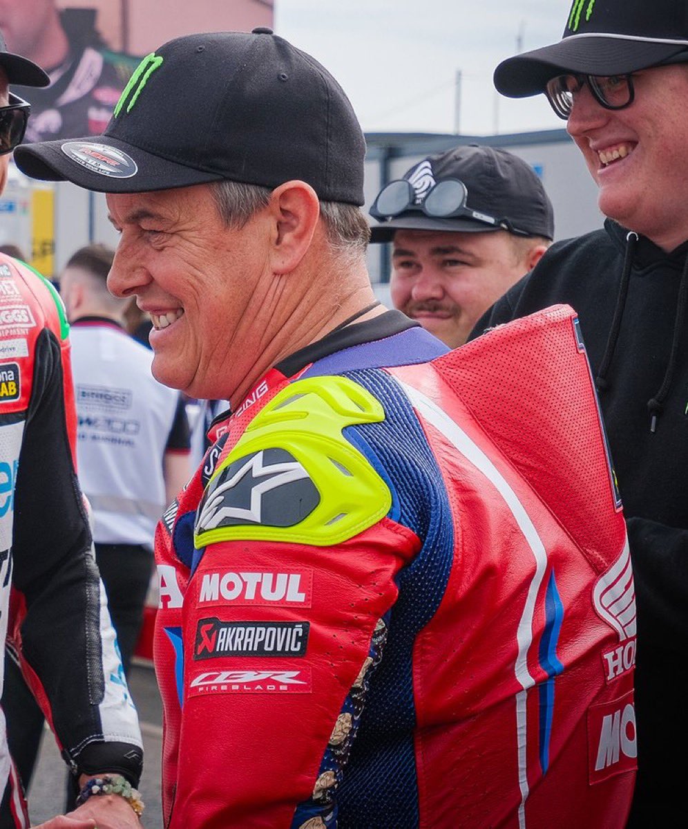 suziperry's tweet photo. These two… Absolute legends 🙌🏻 @northwest200 https://t.co/cyXcPHGjp0