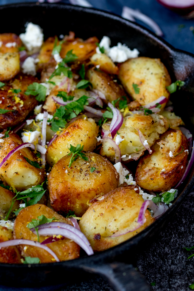 This Greek Potato Hash works as a great side dish for BBQs - or eat it on its own - totally satisfying.

kitchensanctuary.com/greek-potato-h…
#kitchensanctuary #bbq #potatoes