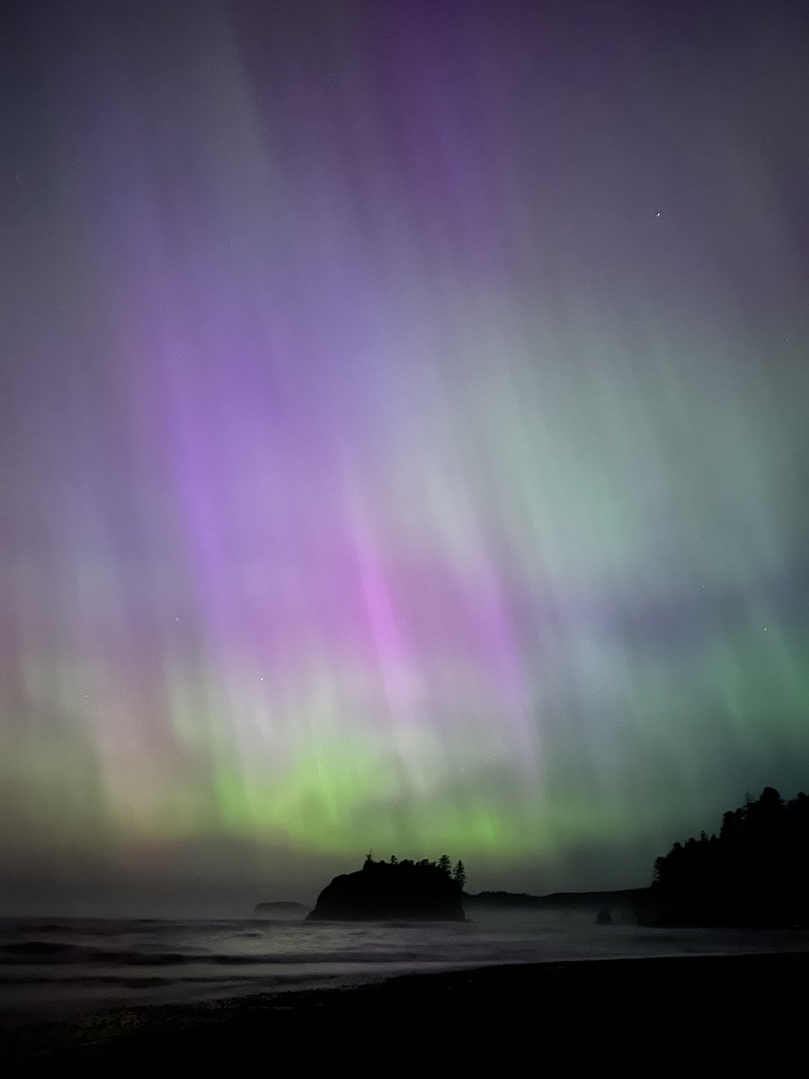 If you didn't see the northern lights last night. You missed a once in 2 decades chance for a KP9 storm. Still good chance tonight to get some action. I would try. I sent my scribe to Ruby Beach last night. #shotoniphone