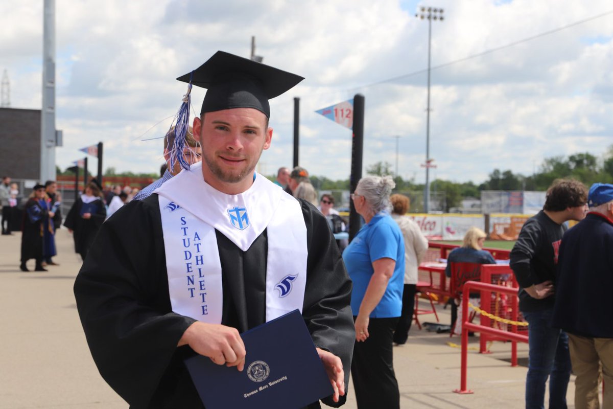 Congratulations to all the TMU students graduating today!! Special day for our graduates and families. No doubt they are ready to tackle their next challenge! ⚪️🔵™️🔵⚪️