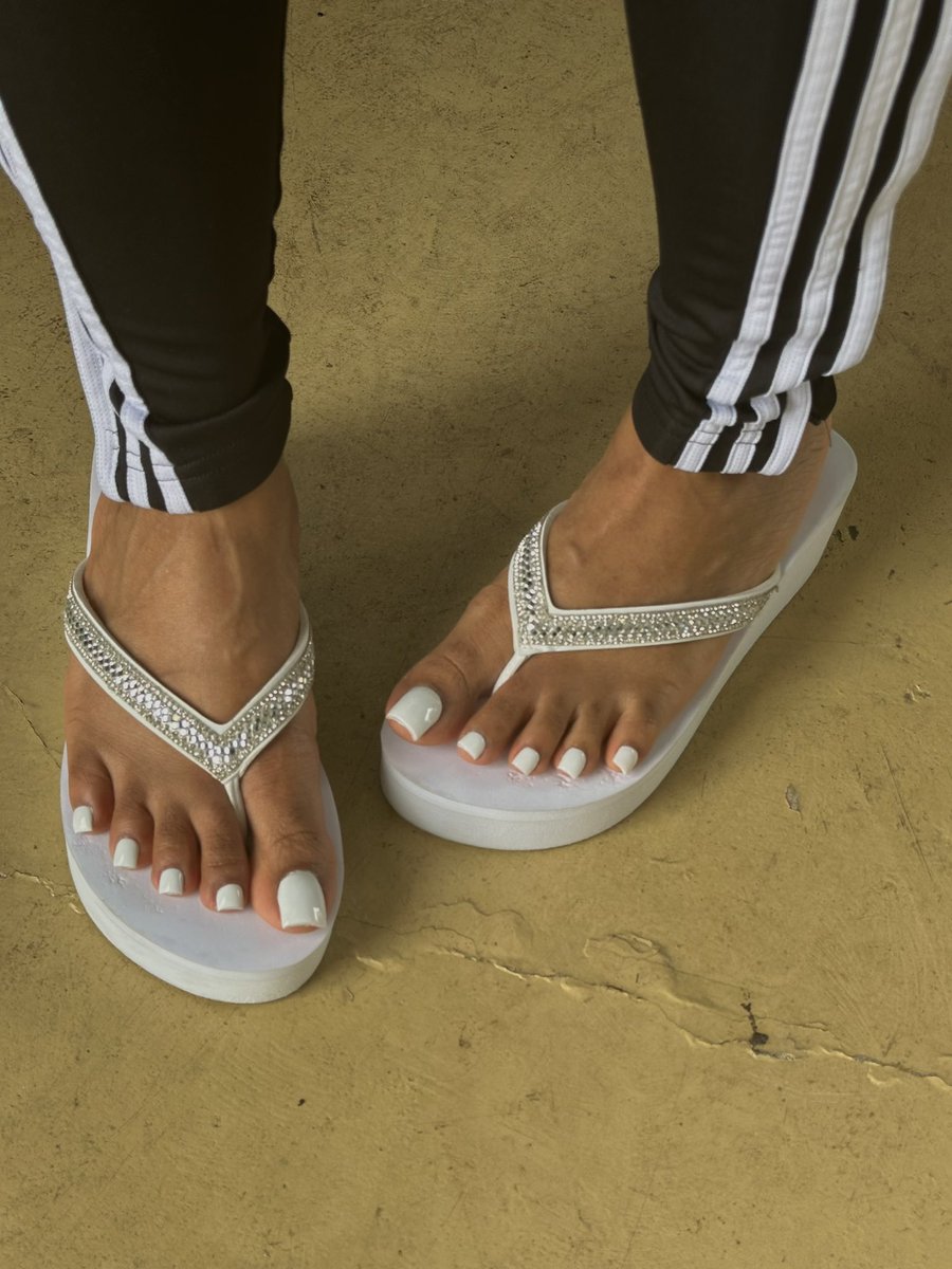 queenjodiieetoe's tweet photo. Pretty toes all summer 🤪
.
. 🔗 below for more pics &amp; vid 
. https://t.co/dXP0I1CSZg https://t.co/WN4fMKecni