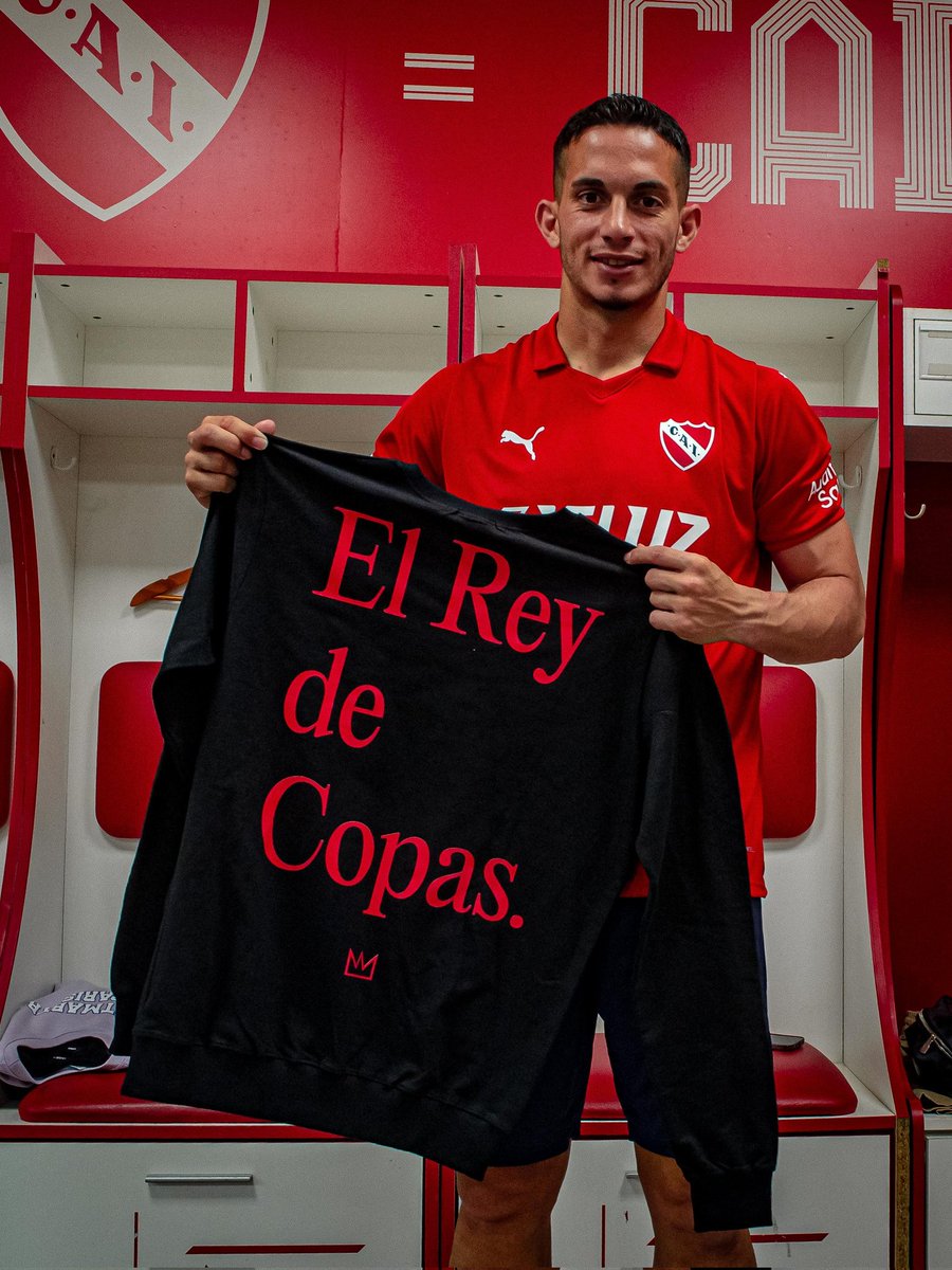 ¡El buzo del Rey de Copas lo sorteamos en el stream! 👑 Prendete a #LaPreviadelRojo 🇦🇹 que hoy tenemos varios sorteos de @store_cai. 🔗 independientestore.com.ar #TodoRojo 🔴