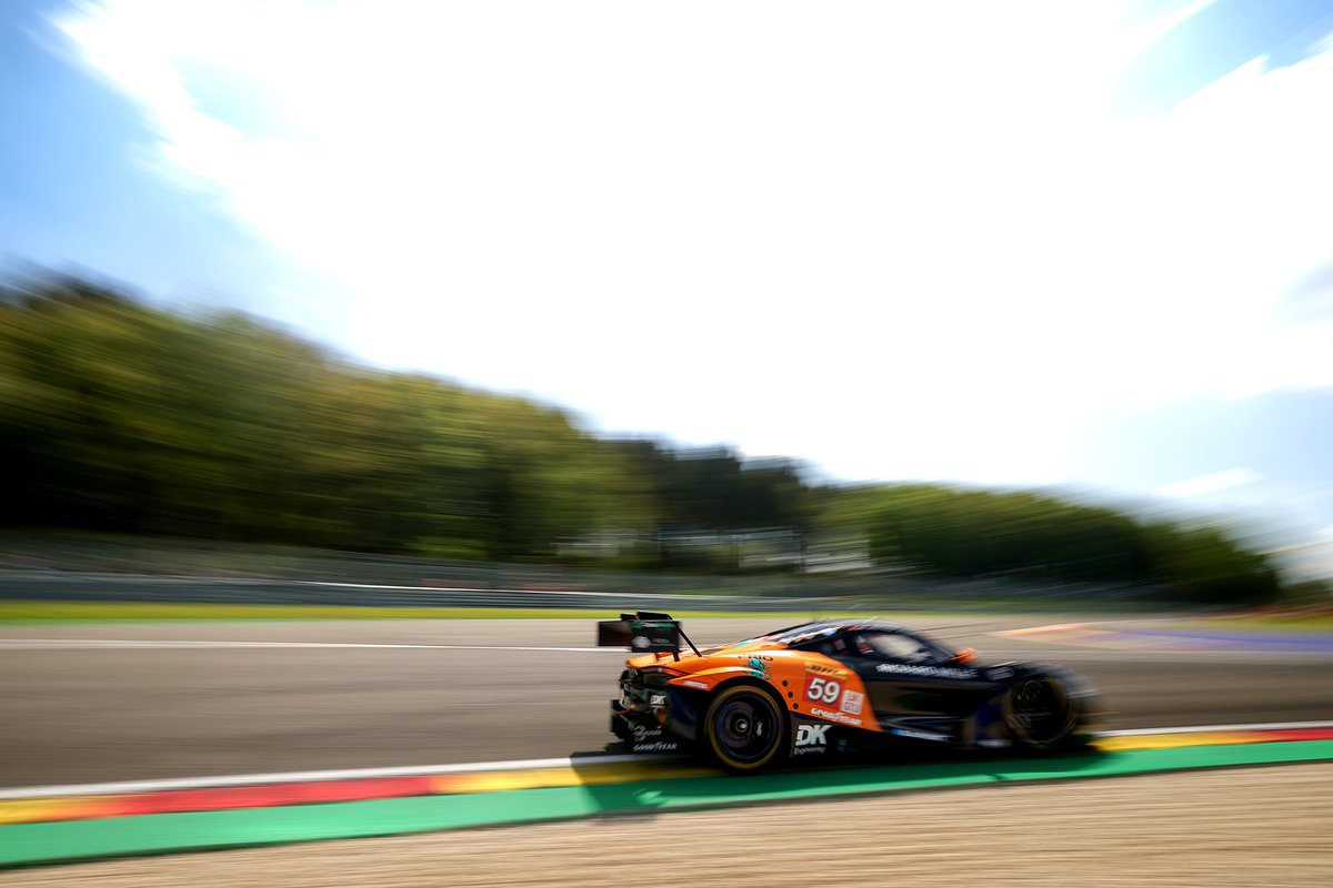 The #59 is back up to P2, less than one second away from the leader … oh yes, the battle is ON 👊 #McLarenUnited #WEC #6HSpa