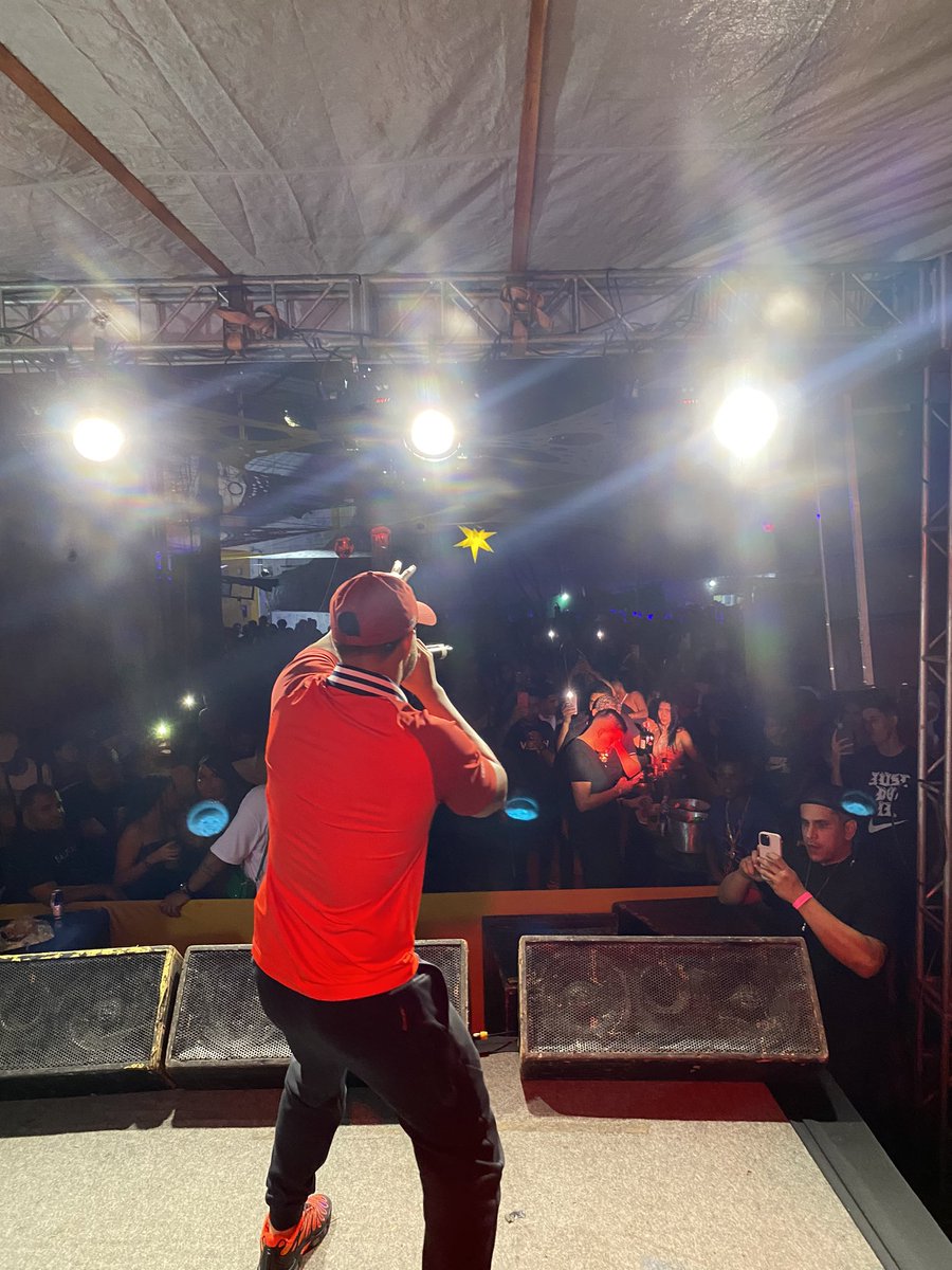 Para você que falou mau do baile a melhor resposta e trabalho . 

Mega estrutura ✅
Show ✅
Baile rolou até 9:00 da manhã 

E quem venha o próximo