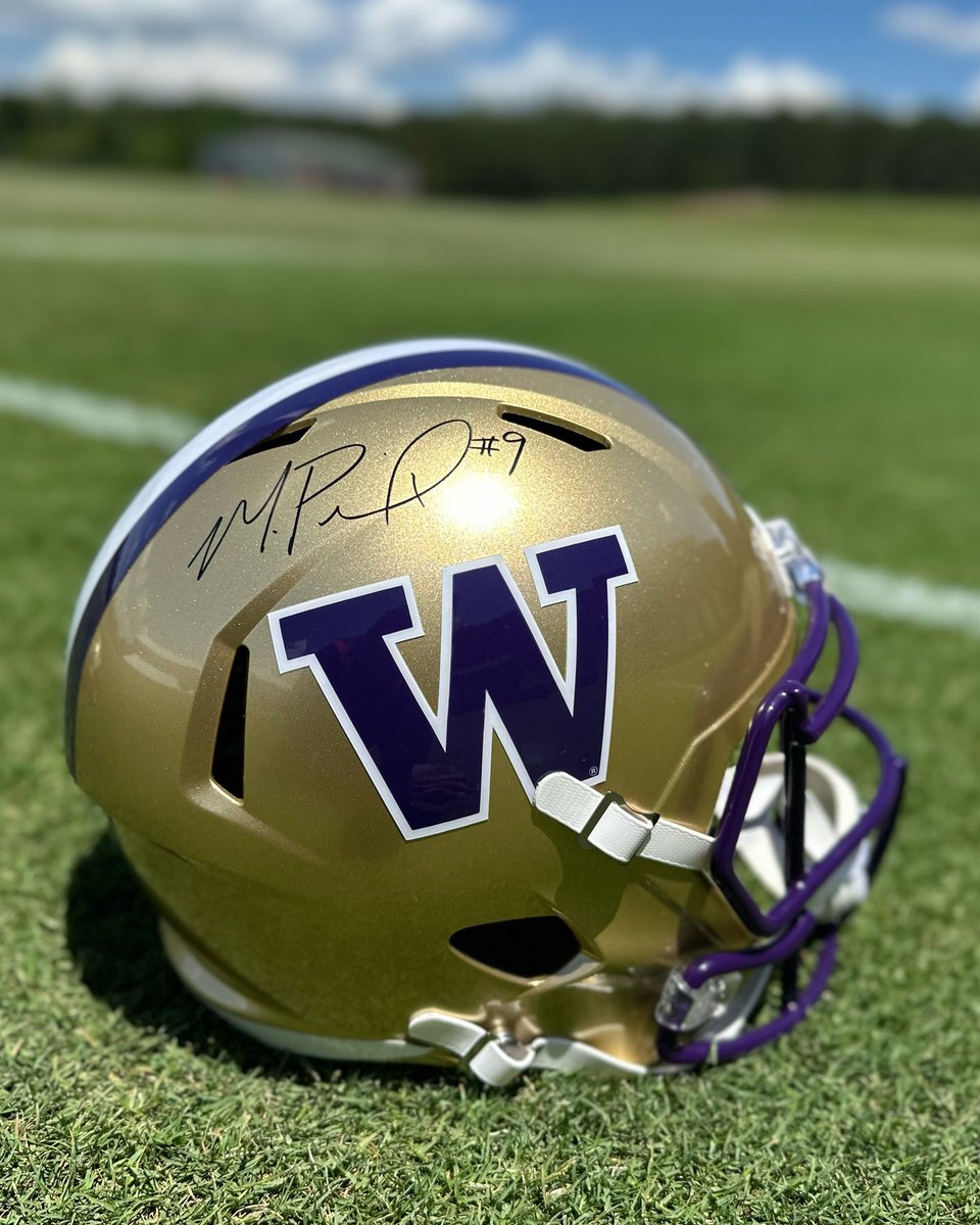 Atlanta Falcons (@atlantafalcons) on Twitter photo Calling all Dawgs!
RT for a chance to win this signed Michael Penix Jr. & Bralen Trice <a href="/UW_Football/">Washington Football</a> helmet! Calling all Dawgs!
RT for a chance to win this signed Michael Penix Jr. & Bralen Trice <a href="/UW_Football/">Washington Football</a> helmet!