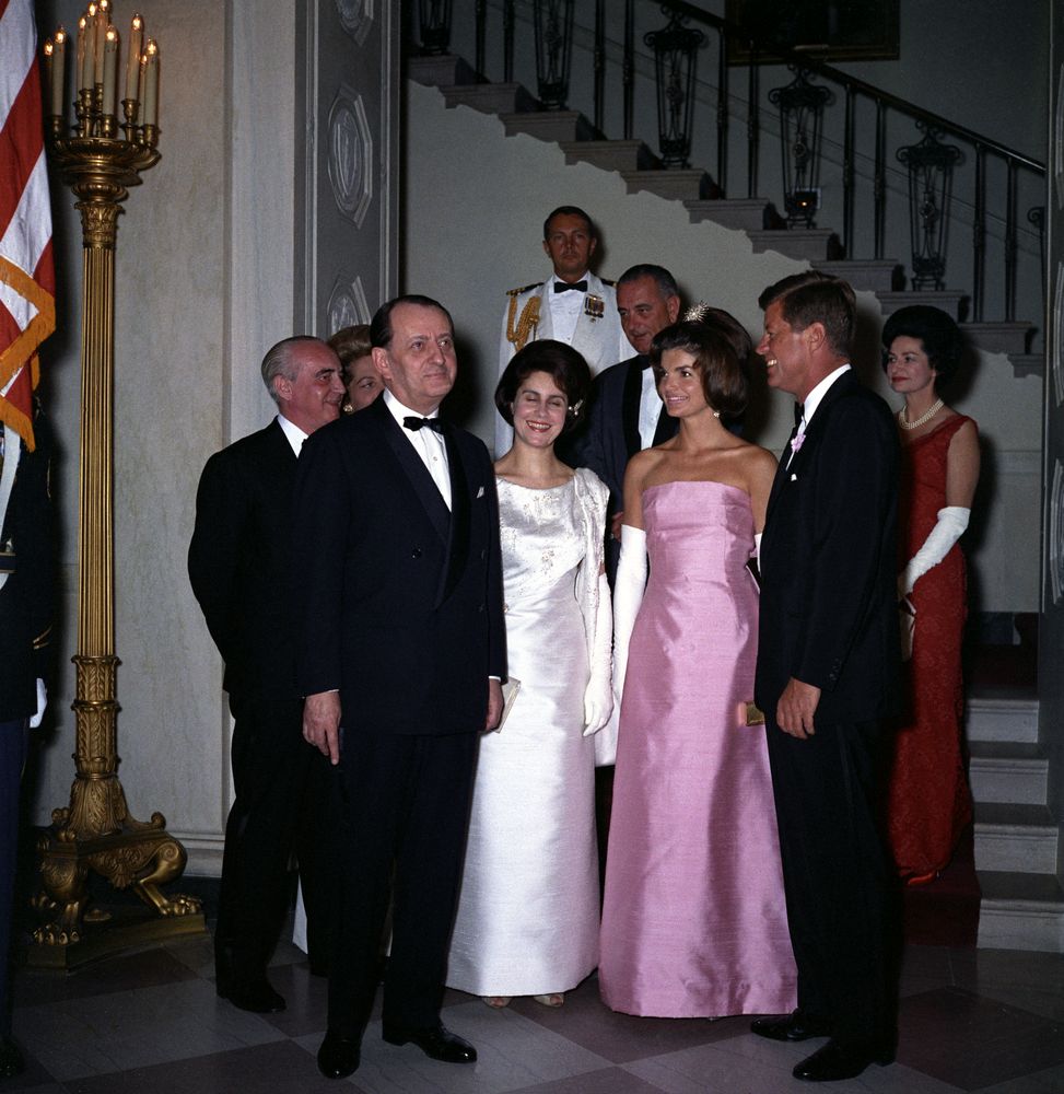 62 years ago on May 11, 1962, the Kennedys held a dinner in honor of French Minister of Culture, André Malraux. During their visit to France in 1961, Mrs. Kennedy and Malraux had met, and she called him “the most fascinating man I’ve ever talked to.” jfklibrary.org/asset-viewer/a…