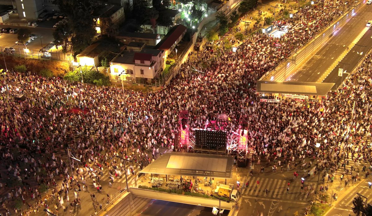 #TelAviv tonight:  Tens of thousands of anti-govt protesters are again on the streets calling for the immediate ousting of @Netanyahu and his inept, corrupt, and messianic clan. #GazaWar