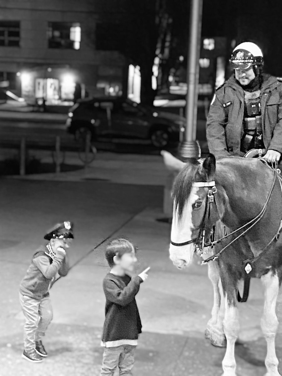 #PHJoe creating big smiles on little faces outside our @TorontoPolice College during a Graduation Ceremony #policehorse #gentlegiants #perfectmoments #allsmiles #toronto