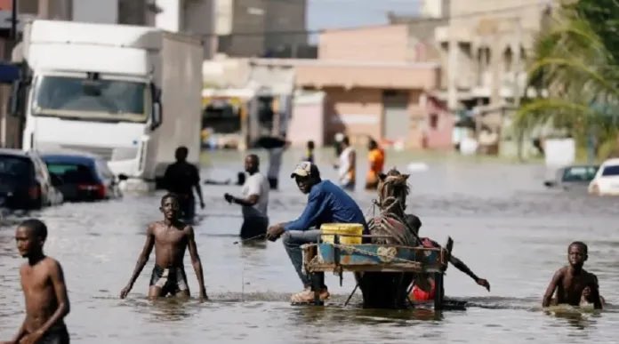 La Oficina de las Naciones Unidas para la Coordinación de Asuntos Humanitarios informó que las lluvias en África han dejado más de 350 mil desplazados. 🗞️: @EFEnoticias #11May