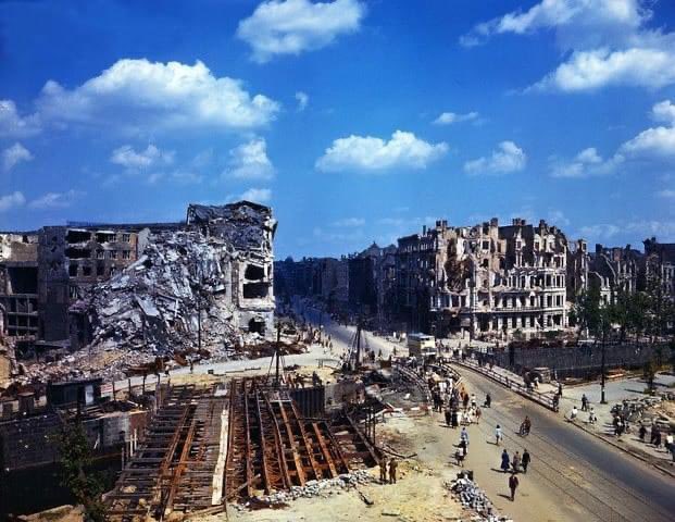 Always rare color images of the city of Berlin after the battle ,obviously Potsdamer Brücke.
