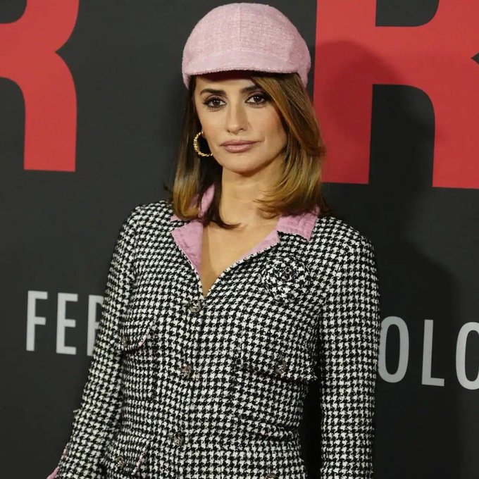 PENÉLOPE CRUZ - Página 20 GNUMB17WcAAV74f?format=jpg&name=small