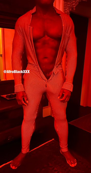 Stretching out my outfit just how I want to stretch out your hole https://t.co/DWBYWX5cXN