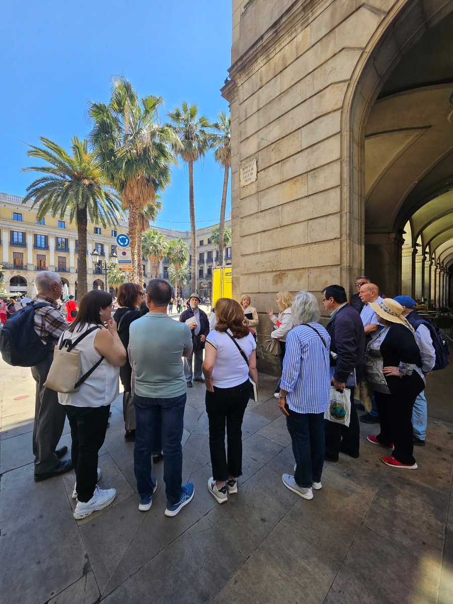 Avui, 11 de maig, ruta literària sobre part de la Barcelona que va viure Clotilde Cerdà/Esmeralda Cervantes. #Lesillesinteriors @columnaedicions Moltes gràcies @cerclecatalahis per organitzar-la i a totes les persones que ens heu acompanyat.