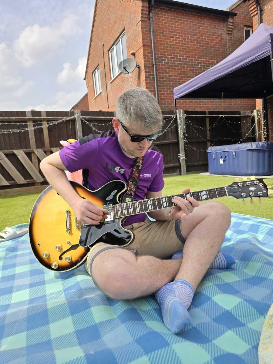 LukeClayson's tweet image. A lazy day at home in the garden.