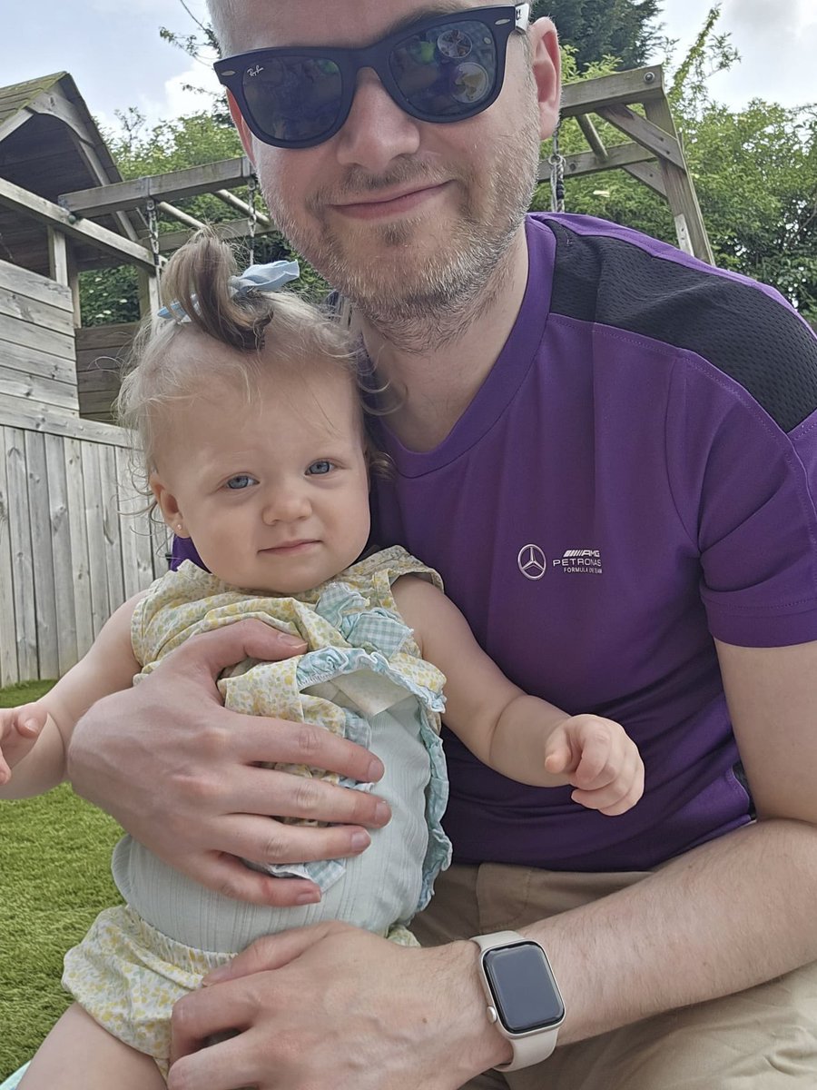 LukeClayson's tweet image. A lazy day at home in the garden.