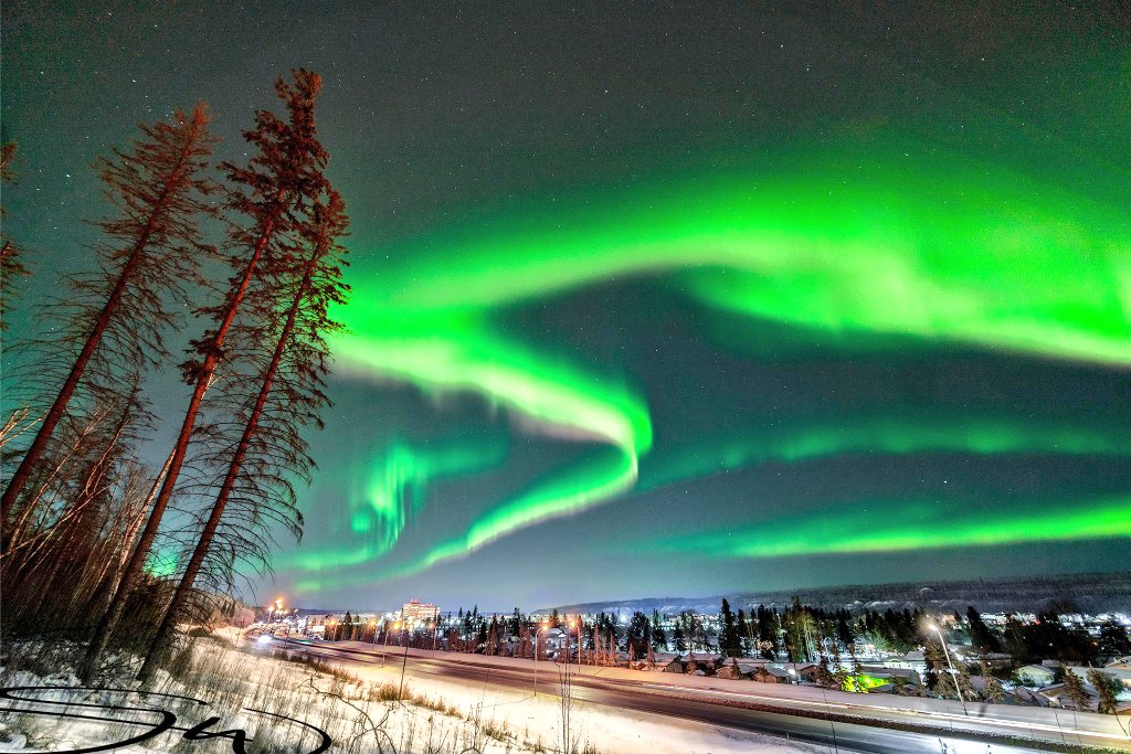 Yesterday, Canadians from coast to coast to coast enjoyed a stunning view of the #NorthernLights.

That's why my Government is introducing a "Northern Lights Tax".

This tax, like so many others, is essential to ensure that you have to pay a price to do something you enjoy.