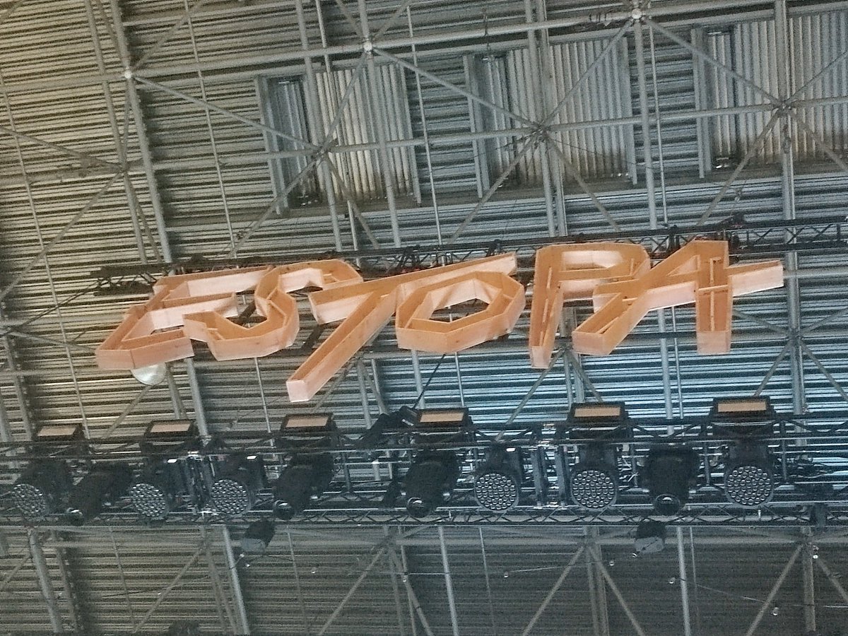 isc_87's tweet photo. Empezamos la obra o la destrozamos?
@estopaoficial #Estopía #CostruccionesHermanosMuñoz #Bilbao https://t.co/AV2LYwYnWA