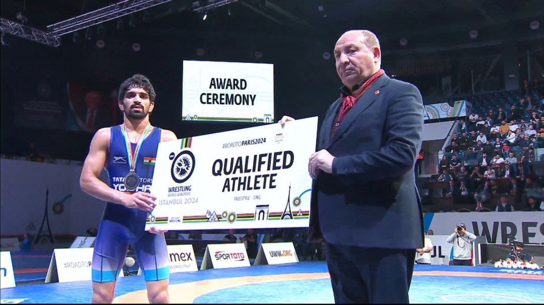 #Paris2024🗼 Quota Secured☑️ at #WorldWrestling🤼Qualifiers😍 Wrestler Aman Sehrawat grabs the 1⃣st #Olympics Quota in Men's Freestyle for 🇮🇳🥳 The #TOPSchemeAthlete defeated 🇰🇵 by technical superiority in the 57kg FS weight category 😎 Super proud champ😍🩷 Congratulations