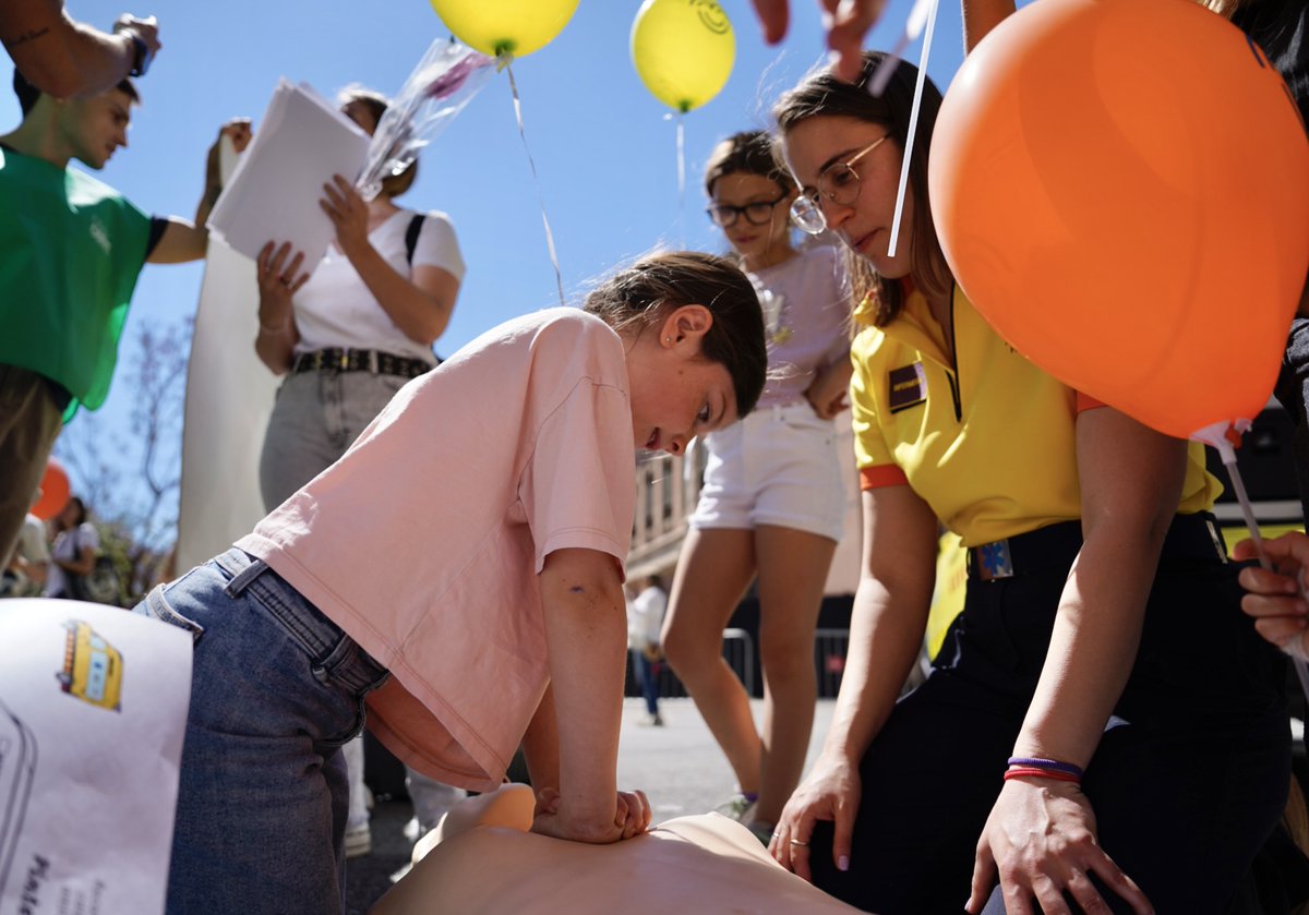 🎉 El #CLÍNICOBERT ha estat un èxit rotund!

🥦 Avui hem organitzat una jornada festiva i participativa per promoure hàbits saludables.

❤️ Moltes gràcies a tots els que l’heu fet possible!

➕Info 👉tinyurl.com/mp4d68de