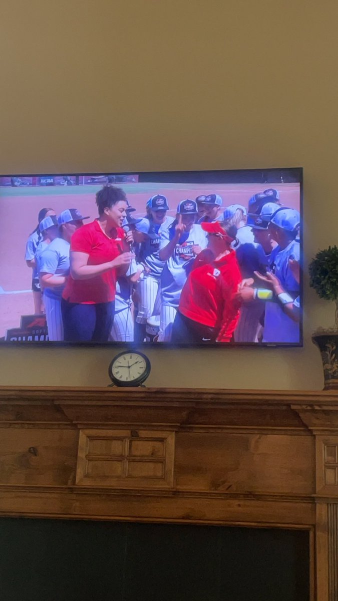 WE ARE SOFTBALL CHAMPIONS OF THE @atlantic10 FOR THE FIRST TIME IN SCHOOL HISTORY!! COACH CLARK GETS HER FIRST WITH THE FLYERS IN 17 YEARS!! THE FLYERS ARE GOING DANCING!! #UDSB #GoFlyers @sullymygoodname @tonidevelin @malakai__24 @DavidPJablonski