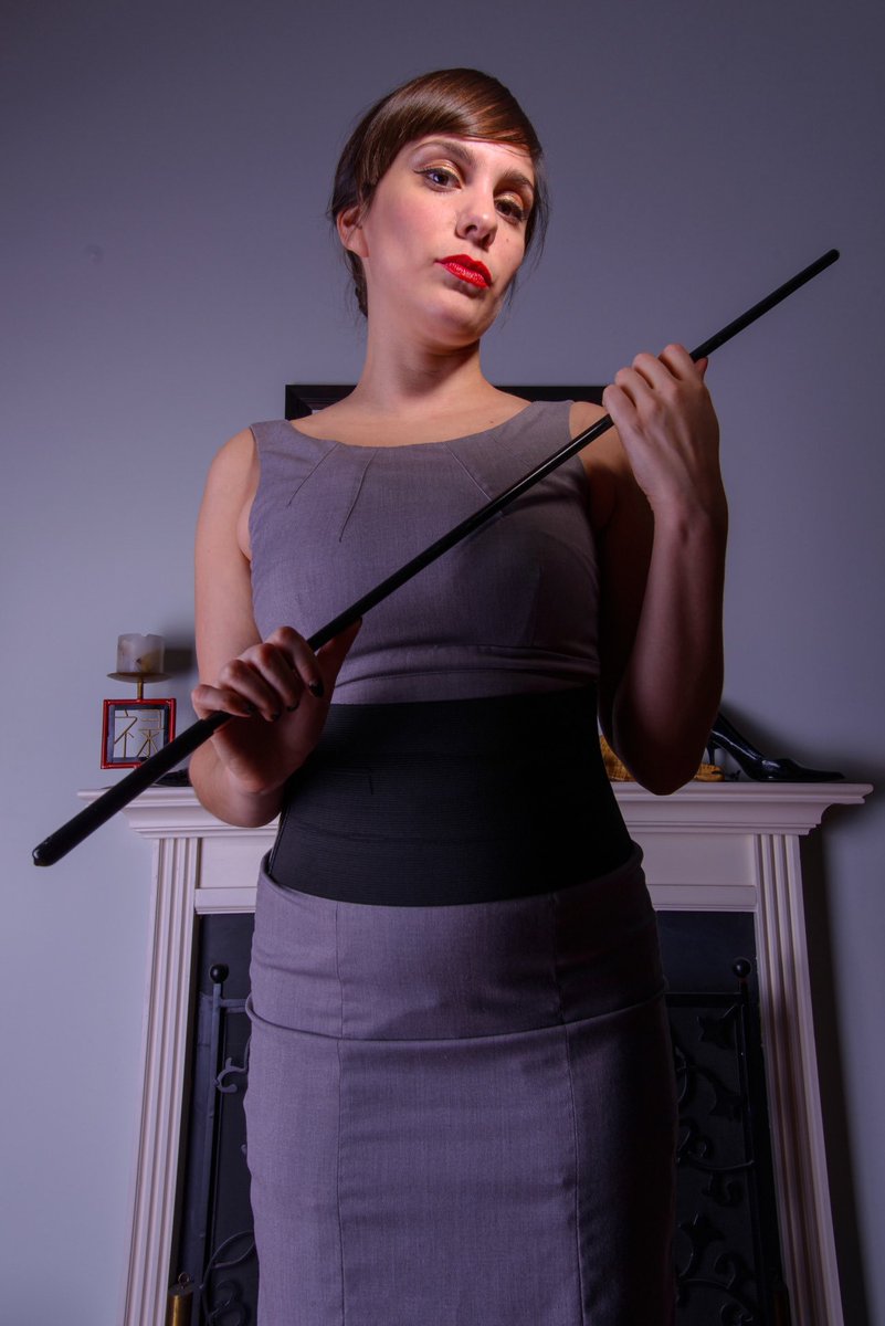 Get down on your kneels sub....don’t say a word 🖤🖤