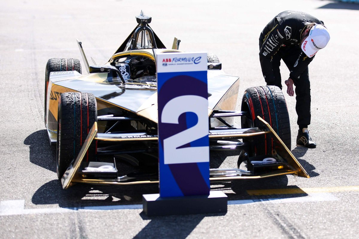 'Hate this kind of racing!' - @JeanEricVergne & @ds_penske_fe celebrate 2nd place, but struggle with peloton racing at #FormulaE in Berlin

e-formula.news/news/formula-e…

#ABBFormulaE @FIAFormulaE #BerlinEPrix @DS_Performance