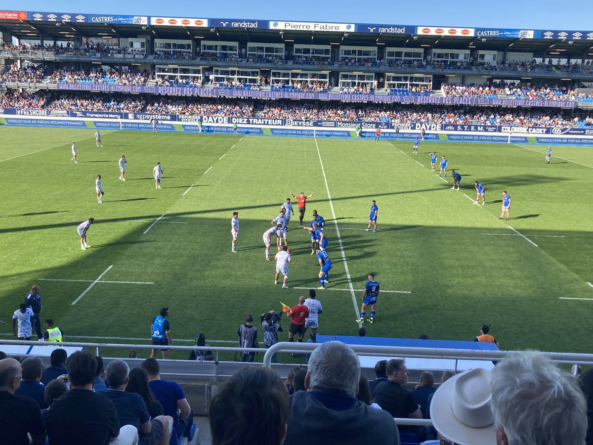 Fin de match haletante pour le @CastresRugby qui l’emporte sur le fil 27 à 26 face au @MHR_officiel Bravo aux joueurs et au staff. 10 365 spectateurs ont acclamé leur équipe. #teamCO 🔵⚪️