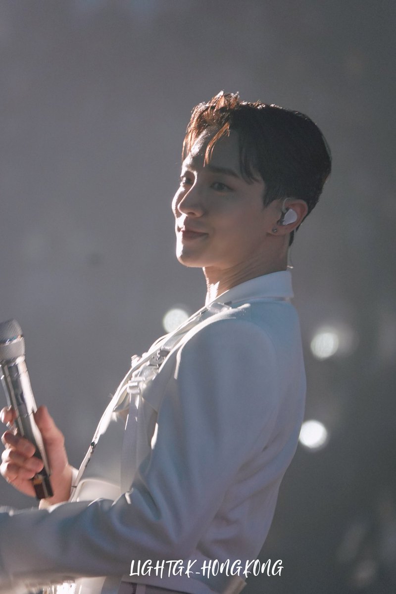 LightGK_HK's tweet photo. 20240511 LIGHTS GO ON AGAIN

#이기광 #GIKWANG #ギグァン
#하이라이트 #HIGHLIGHT
@900_330 https://t.co/SnEus2ywae