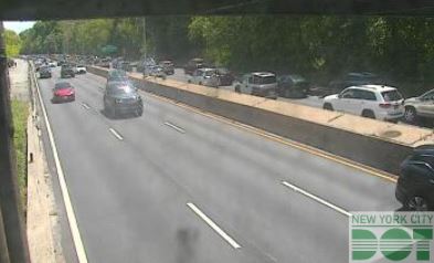 In #Queens, southbound #CrossIslandParkway has delays from the Throgs Neck Bridge to the Long Island Expressway. Use Clearview Expressway instead. @1010WINS @511NYC