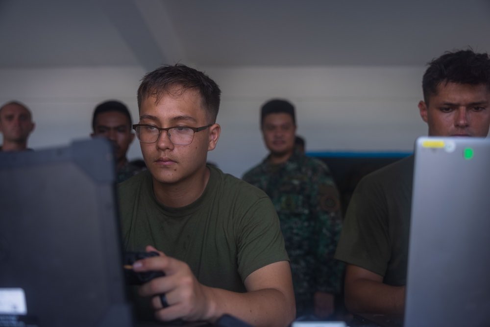 Marines on Mavulis: The Philippines’ northernmost island saw a combined 🇺🇸🇵🇭 Littoral Reconnaissance Team achieve maritime domain awareness in the Luzon Strait through the deployment of radars and drones during Balikatan 2024.

USMC 📸 Cpl. Jaylen Davis