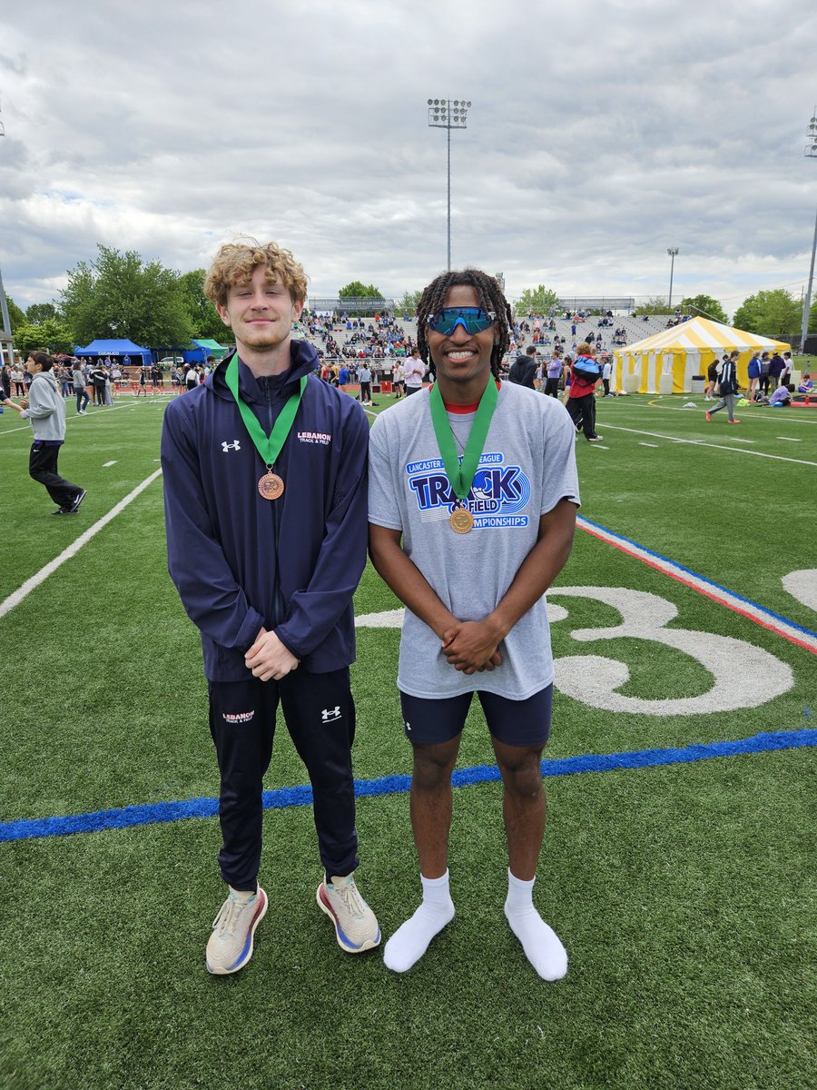The 400m boys picked up some hardware in the 400m! Tyler Long placed 7th in 51.98 and Jalik Hill placed 4th in 50.98! Go Cedars!!! 🌲 🌲 🌲