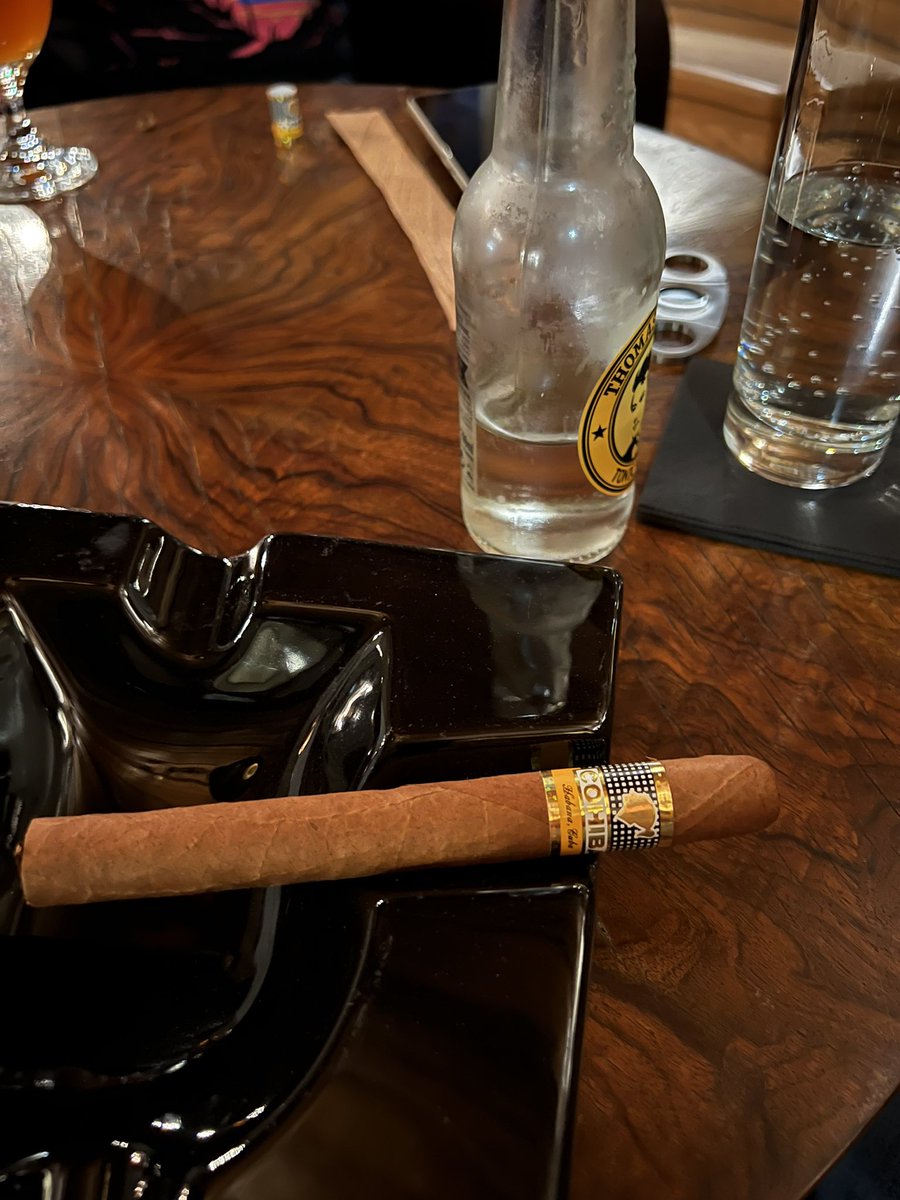 A flood of good ideas about to happen #COHIBA Happy Weekend Friends 🥂