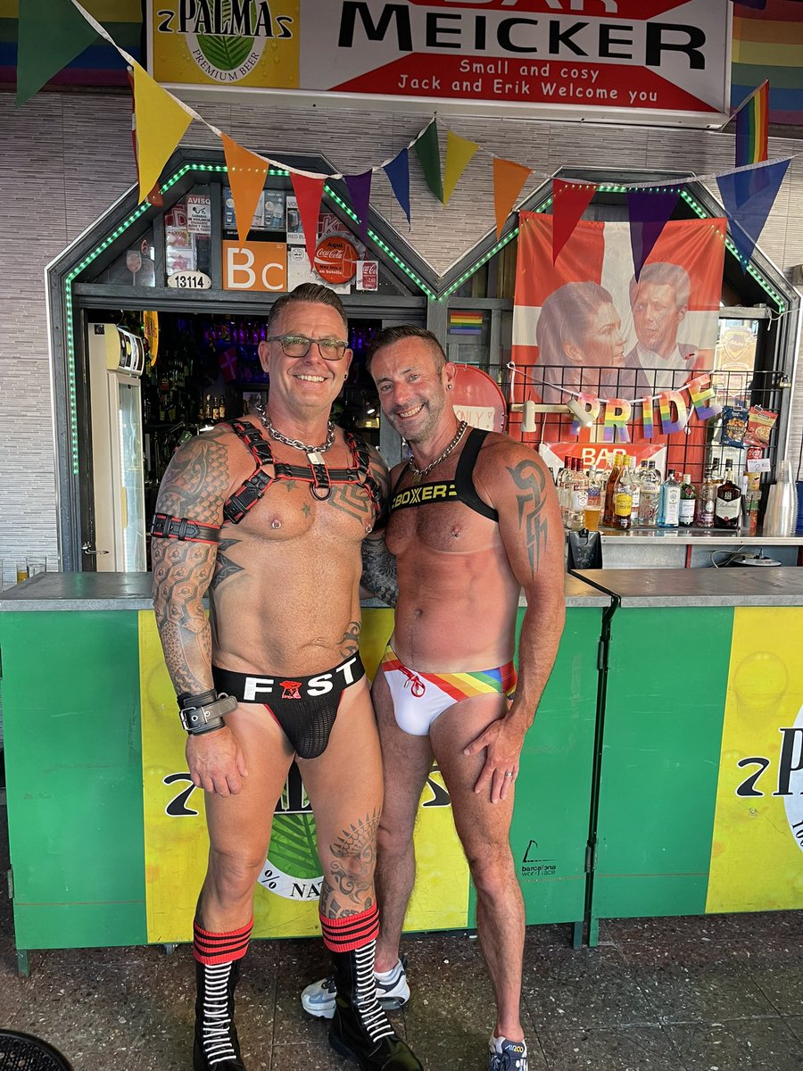 Gay pride Maspalomas! #gay #pride #gaypridemaspalomas #lgbt #husbands #escollectionofficial #barmeicker #yumbo #yumbocentre #gaygrancanaria