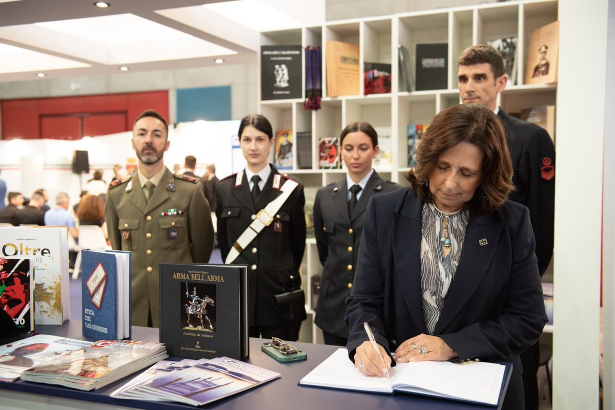 #SalTo24 “Discipline STEM nella Difesa” Il Sottosegretario di Stato per la Difesa Isabella Rauti con le #ForzeArmate🇮🇹 al 36° #Salonedellibro di #Torino #UnaForzaperilPaese